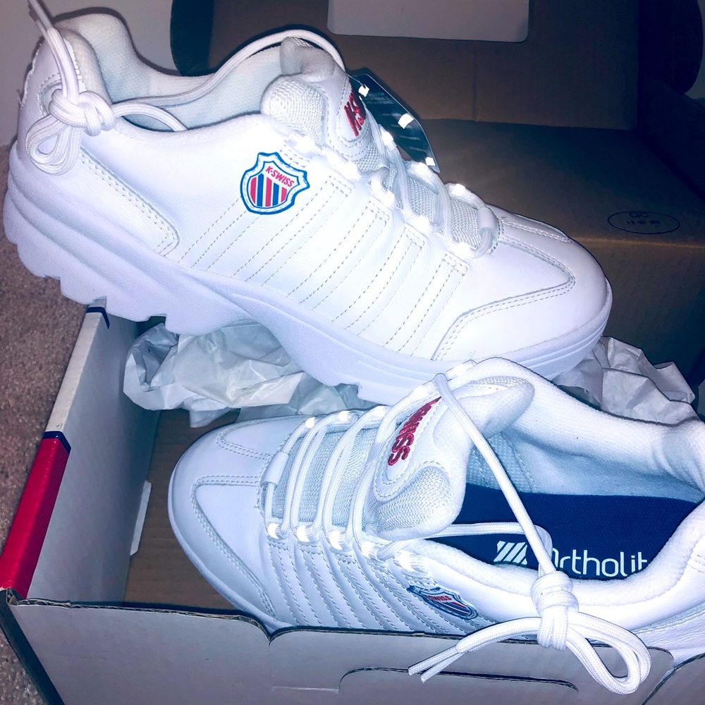 Brand new men’s size 9 K Swiss tennis shoes! New w Box!